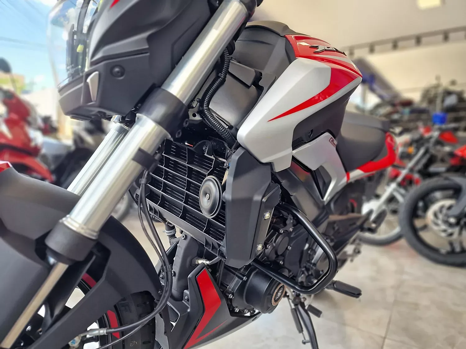 Bajaj Dominar 250 2025/2025 - Usada em Goiânia - GO - Planeta Motos Goiânia