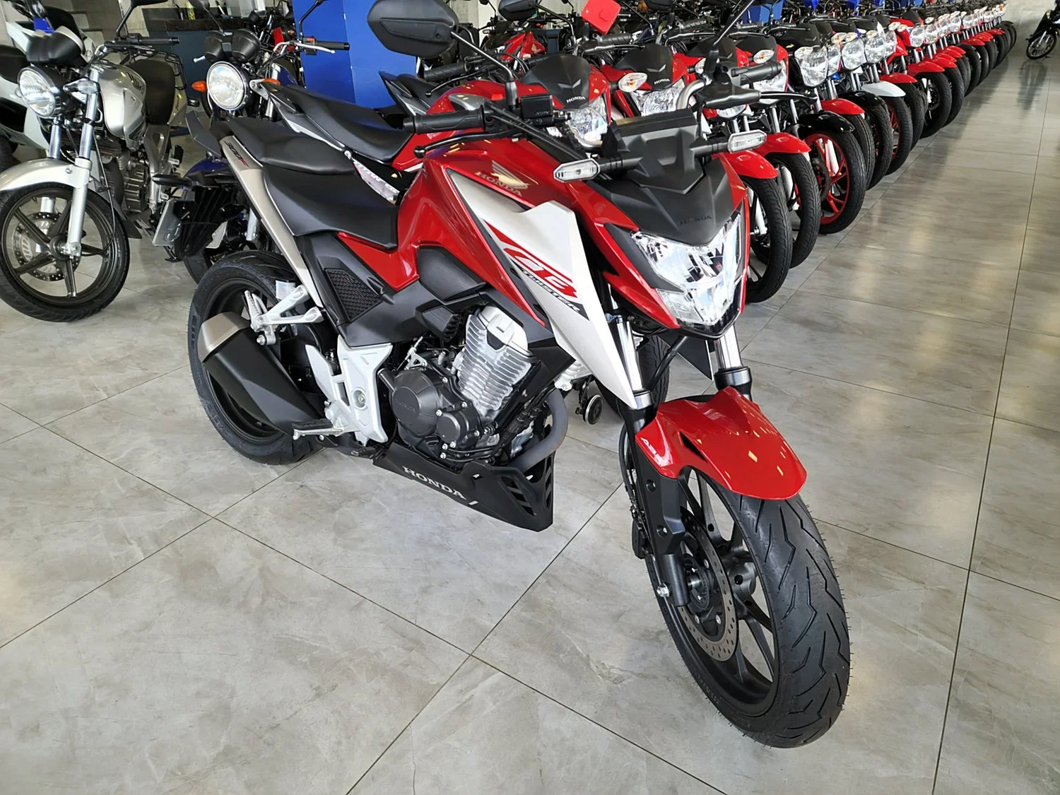 Honda Cb 300 F Twister Abs 2025/2026 - Usada em Goiânia - GO - Planeta Motos Goiânia