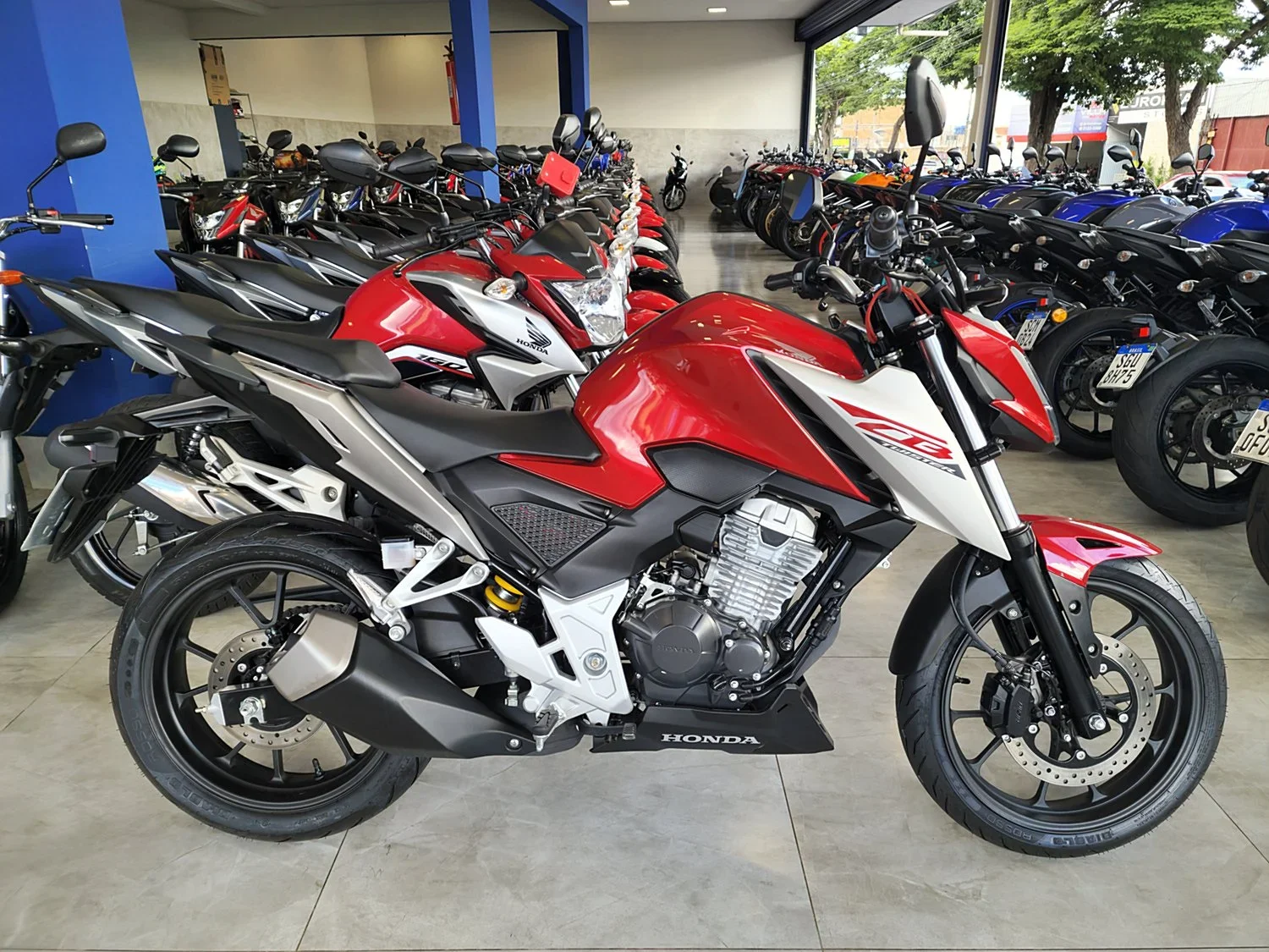 Honda Cb 300 F Twister Abs 2025/2026 - Usada em Goiânia - GO - Planeta Motos Goiânia