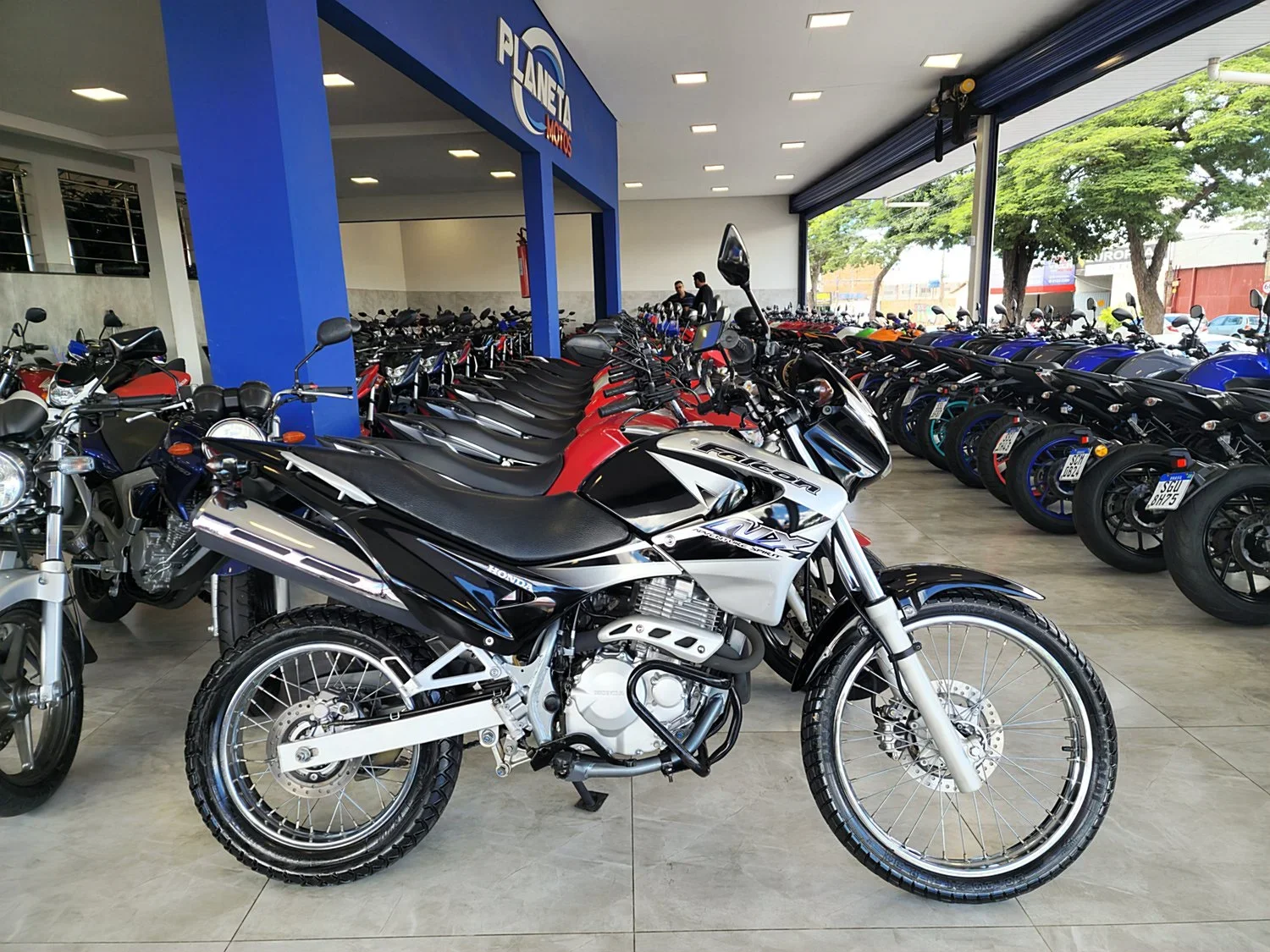 Honda Nx4 Falcon 2005/2005 - Usada em Goiânia - GO - Planeta Motos Goiânia