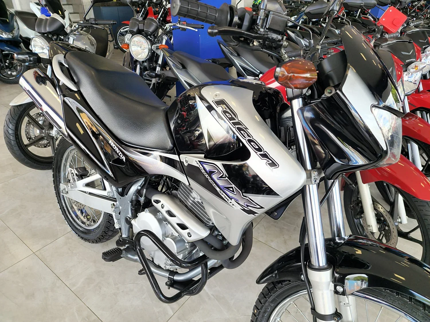 Honda Nx4 Falcon 2005/2005 - Usada em Goiânia - GO - Planeta Motos Goiânia