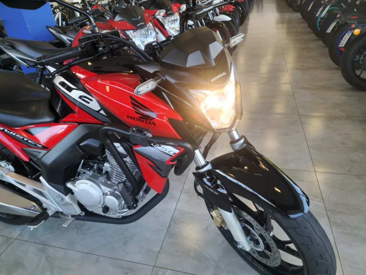 Honda Cbx 250 Twister 2019/2019 - Usada em Goiânia - GO - Planeta Motos Goiânia